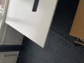 Table blanche de découpe avec récupérateur de déchets  