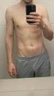 JH 26 ans cherche une F 18-50 comme prof de sexe