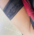 Charmante JF reçoit pour un full body massage sur elle
