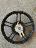 Roues de vélomoteur arrière 16 et 17