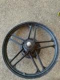 Roues de vélomoteur arrière 16 et 17